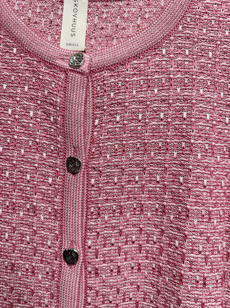 Mönsterstickad kofta melerad rosa från Skovhuus