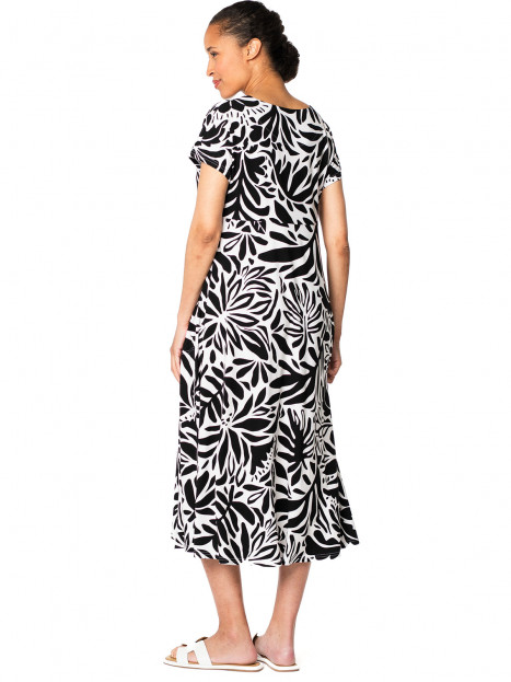 Klänning Amanda Catalina lång svart från Aino