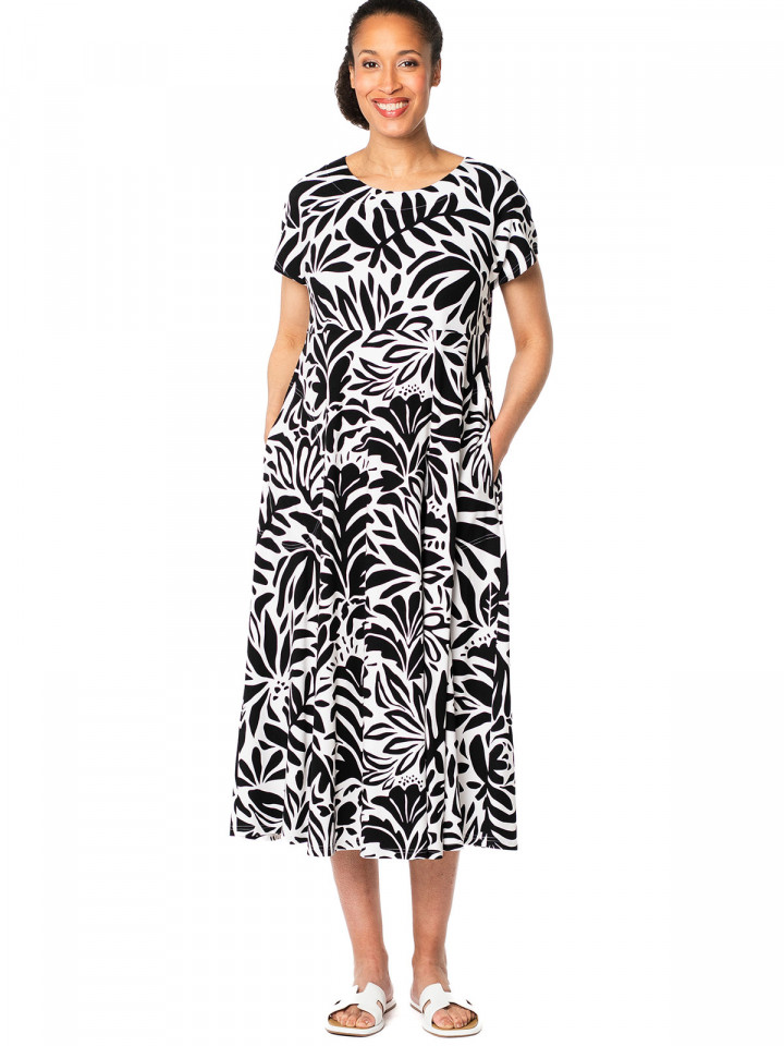 Klänning Amanda Catalina lång svart från Aino