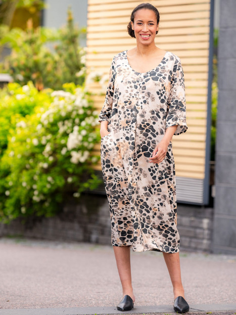 Klänning Julia Tinge svart/sand från Aino