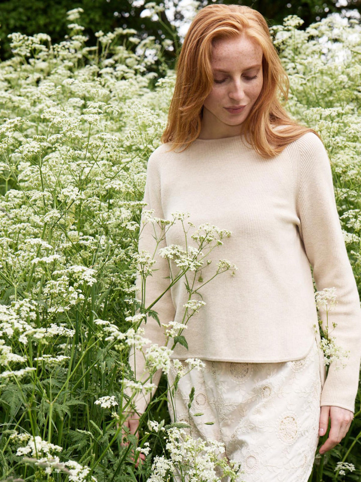 Stickad tröja Nectarine Creme från Mansted