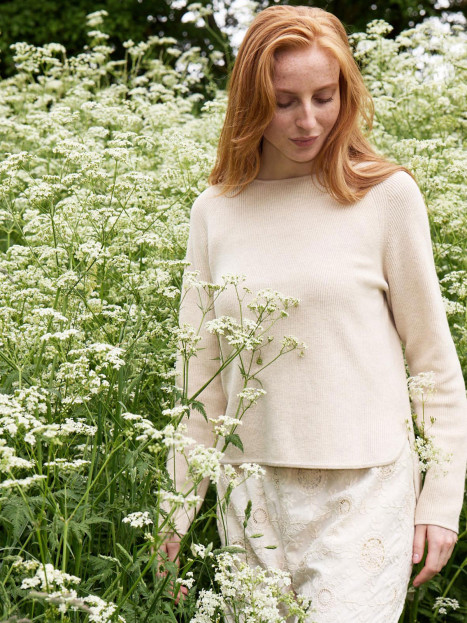 Stickad tröja Nectarine Creme från Mansted