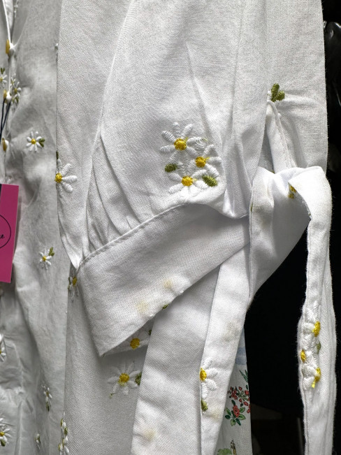 Bomullsblus Flores vit prästkragar från Bariloche 2