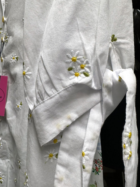 Bomullsblus Flores vit prästkragar från Bariloche