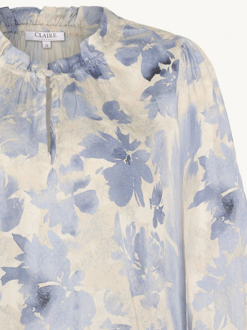 Satinblus Raquelle ljusblå från Claire 2