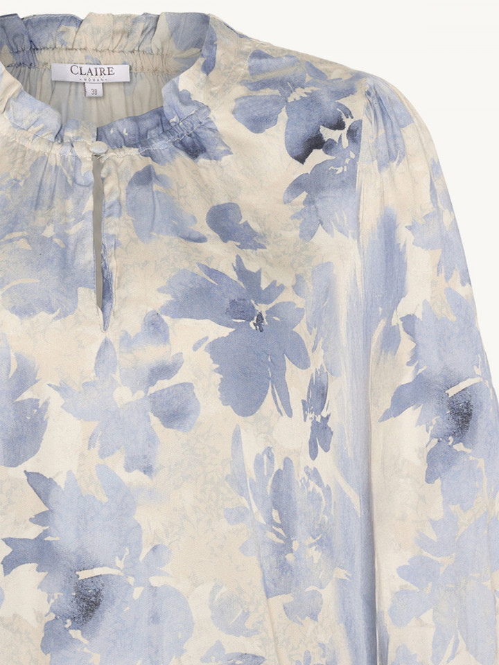 Satinblus Raquelle ljusblå från Claire