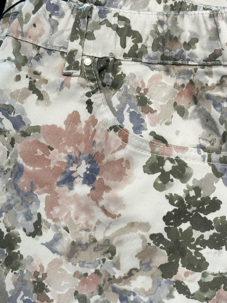 Mirakelbyxa Hannah multi på vit 7/8-del från LauRie