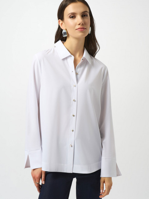 Vit blus med tuffa detaljer från Joseph Ribkoff