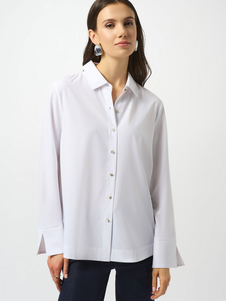 Vit blus med tuffa detaljer från Joseph Ribkoff