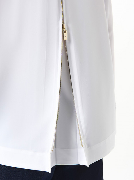 Vit blus med tuffa detaljer från Joseph Ribkoff