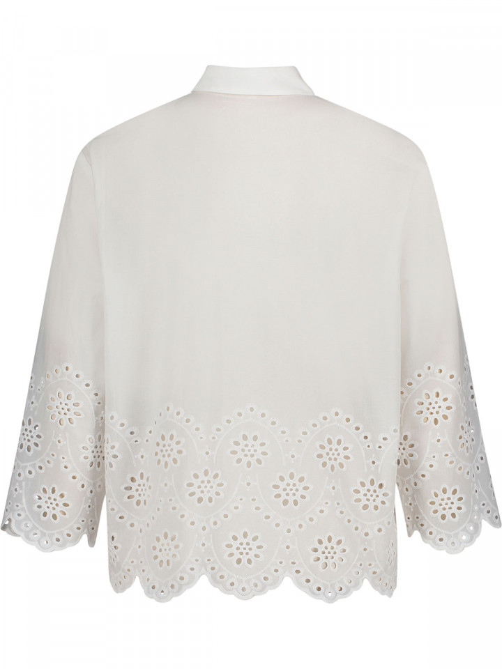 Blus vit med hålmönster och brodyr...