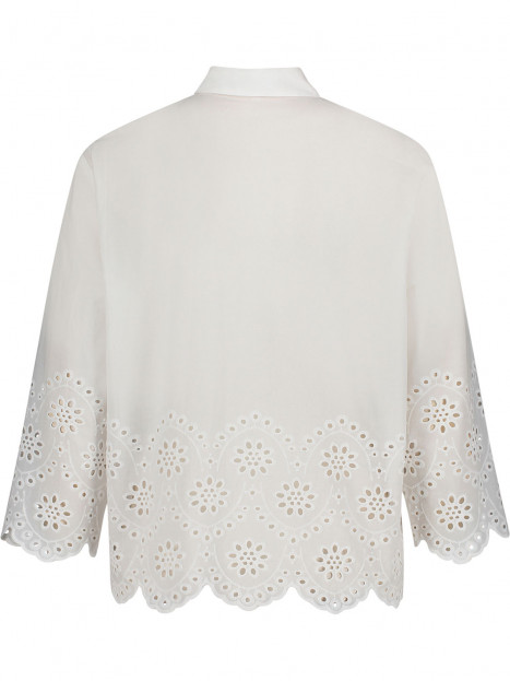 Blus vit med hålmönster och brodyr från Betty Barclay