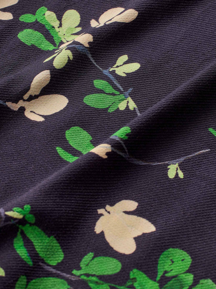 Klänning Nora marin Flower från Masai