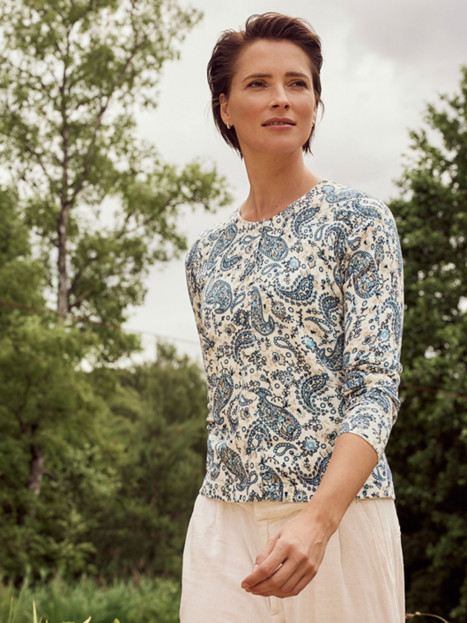 Finstickad kofta blå blom från Bloomings