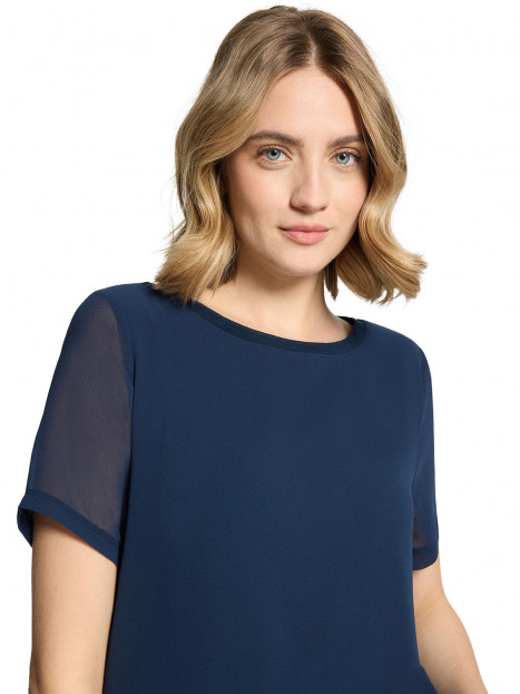 Chiffong- trikåtopp marin från Betty & Co