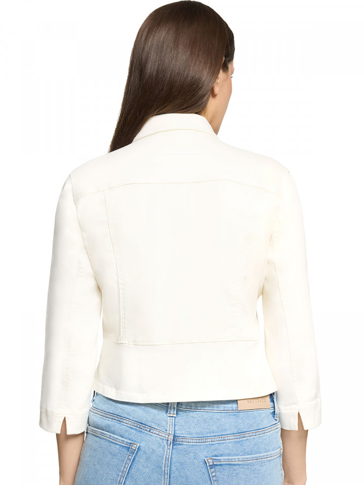 Jacka cremevit från Betty & Co