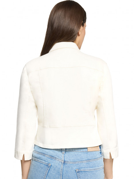 Jacka cremevit från Betty & Co