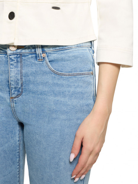 Jacka cremevit från Betty & Co