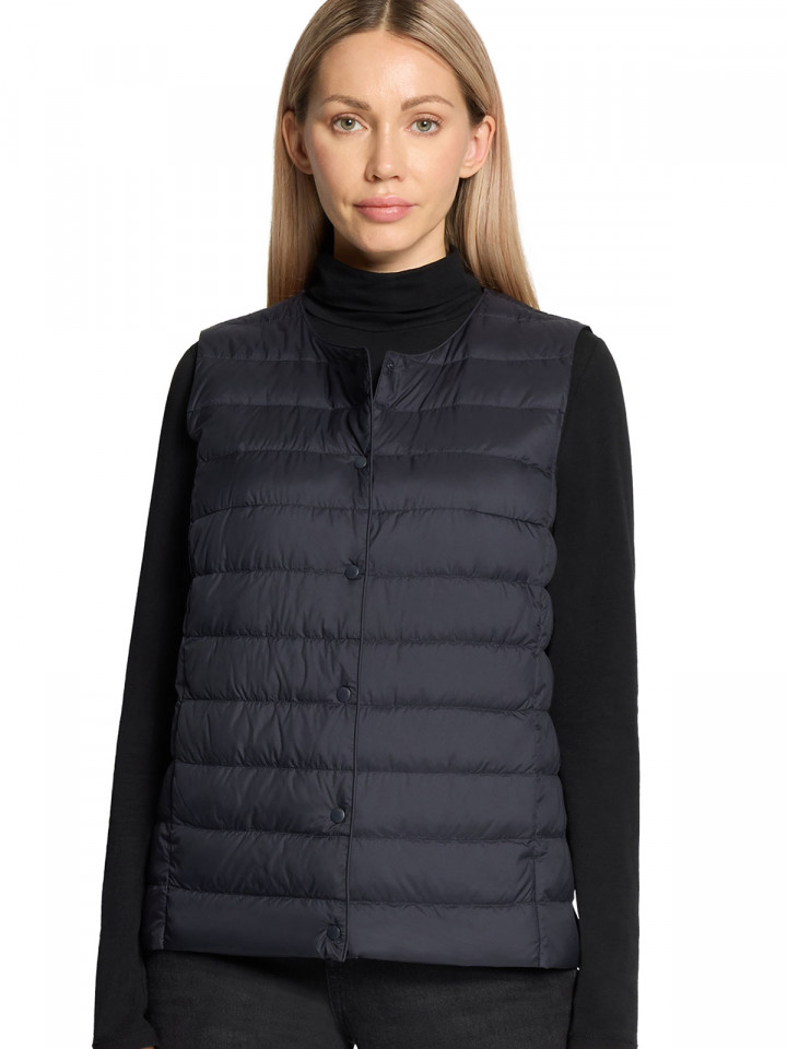 Lättdunsväst marin från Betty Barclay