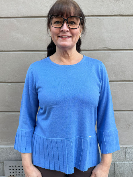 Finstickad tröja med Peplum Blå från Micha