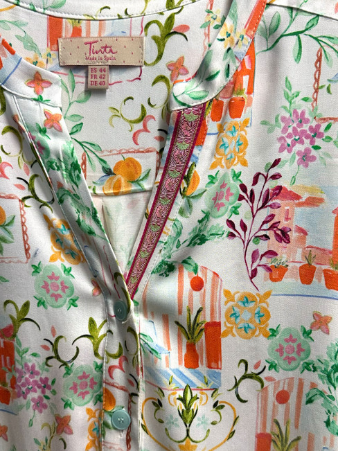 Satinblus Antonila multi vit från Tinta Style 2