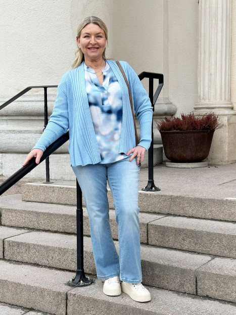 Kofta Claudisse himmelsblå från FREEQUENT