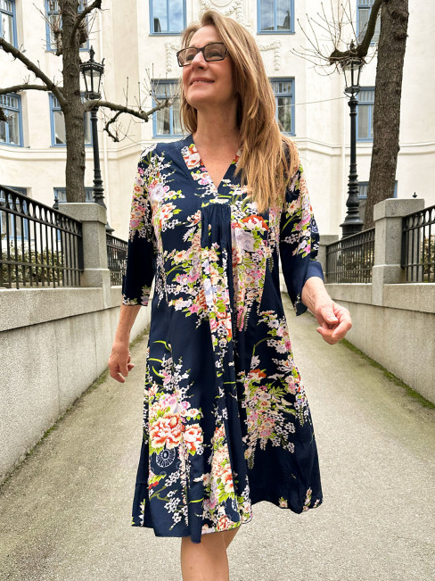 Klänning Kissie marin från Gossip 2