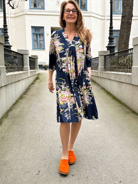 Klänning Kissie marin från Gossip