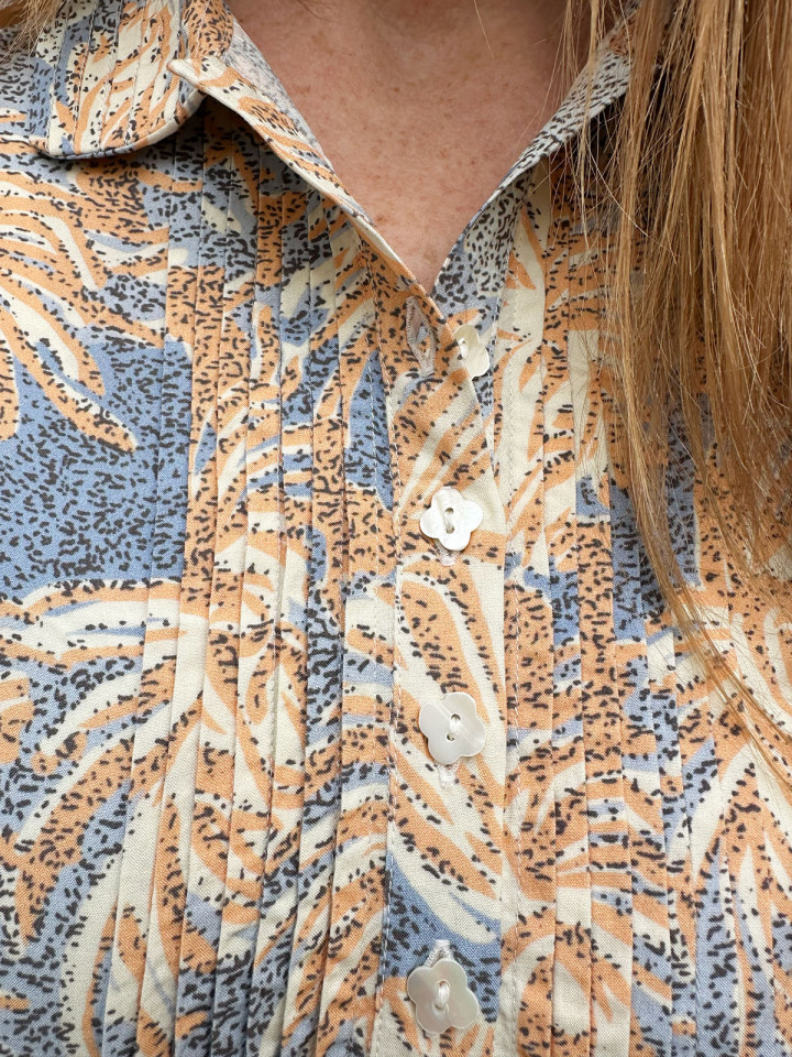 Viskosblus Kalua ljusblå/aprikos från...