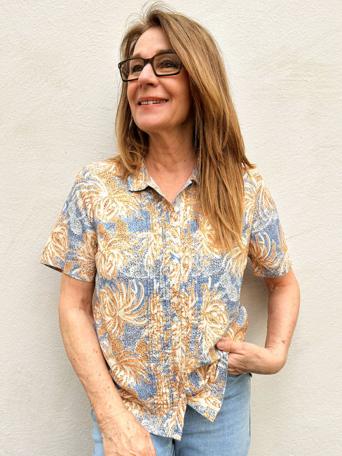 Viskosblus Kalua ljusblå/aprikos från Gossip