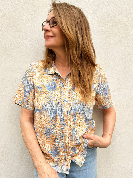 Viskosblus Kalua ljusblå/aprikos från Gossip