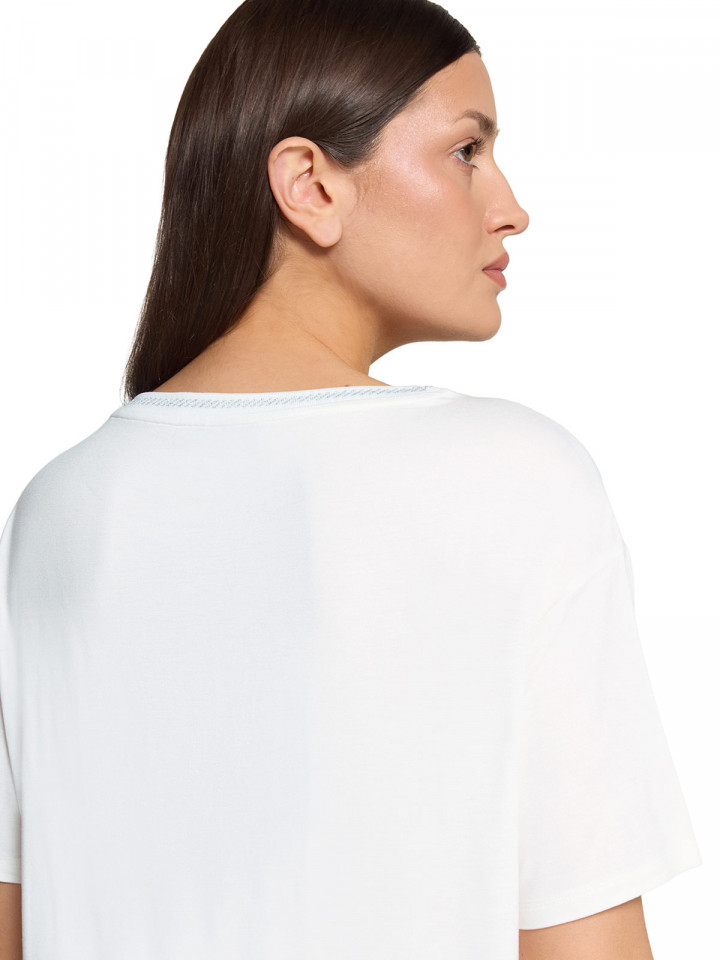 Topp creme med silverdekor från Betty...