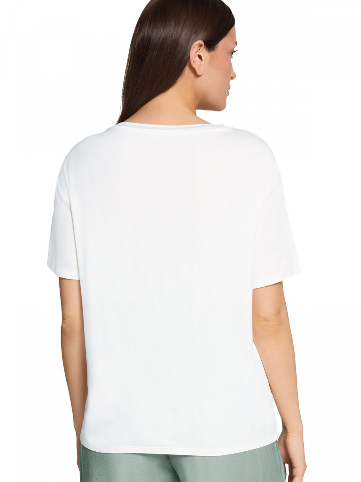 Topp creme med silverdekor från Betty...