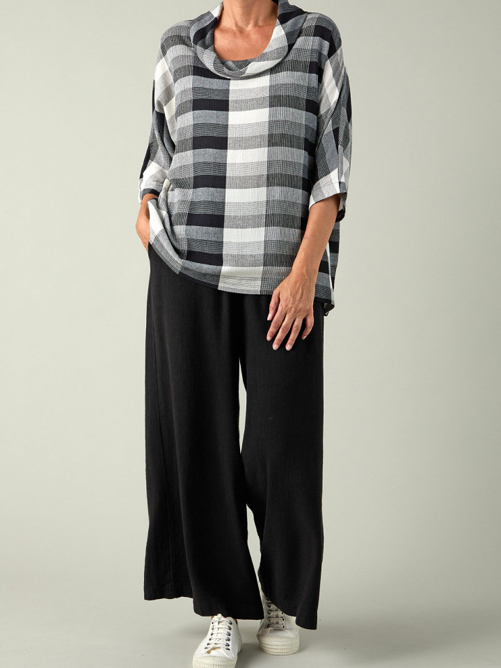 Blus med vid polokrage svart/creme...