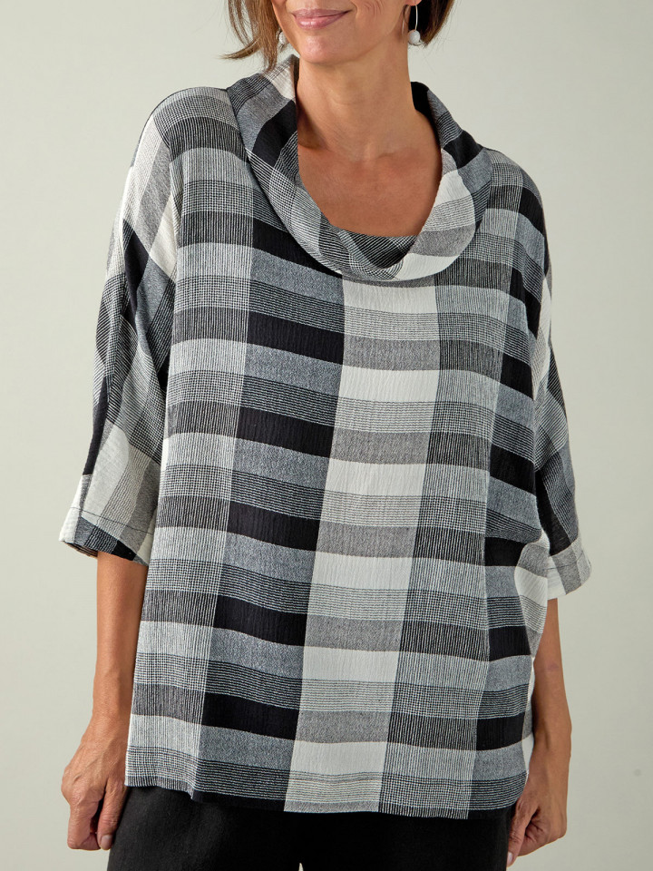 Blus med vid polokrage svart/creme...