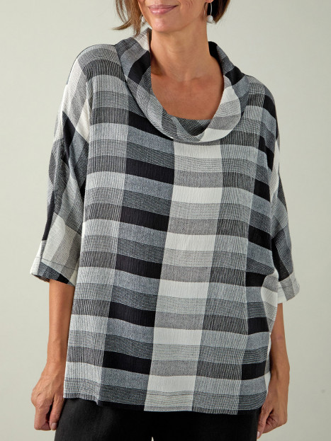 Blus med vid polokrage svart/creme från Sahara