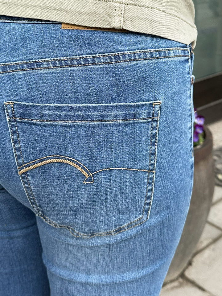 Kate jeans midstone 7/8-del från Red...