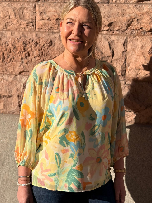 Chiffongblus gul från Betty & Co