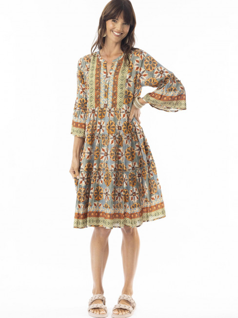 Klänning Vera multi med pärlor från Escape