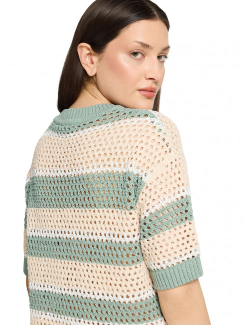 Stickad tröja grön/creme från Betty & Co 2