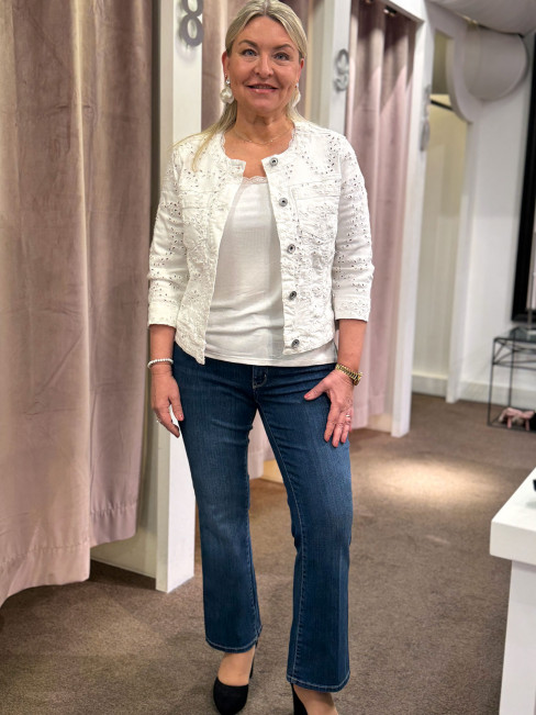 Hålbroderad jeansjacka vit från Betty Barclay 2