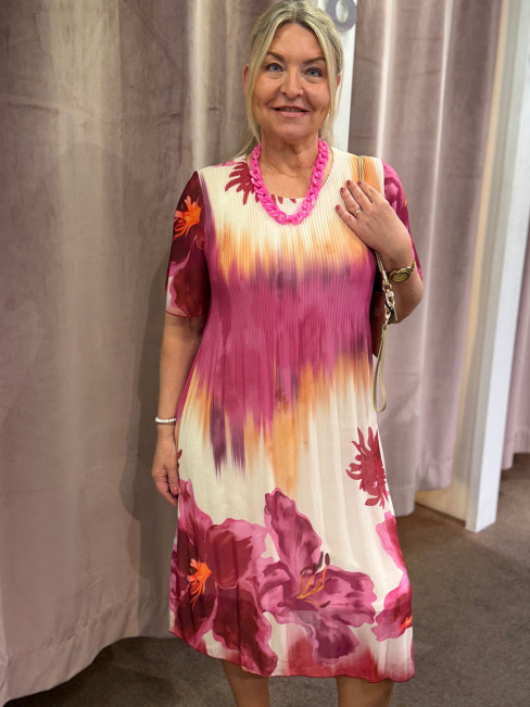Klänning Alma Cerise från 2-BIZ