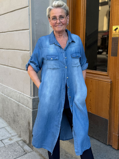 Lång jeansskjorta denim från Chica London