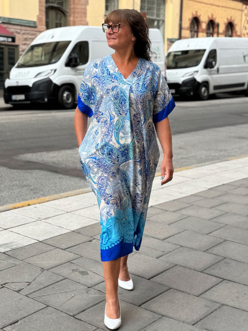 Viskosklänning paisley blå från Gemini
