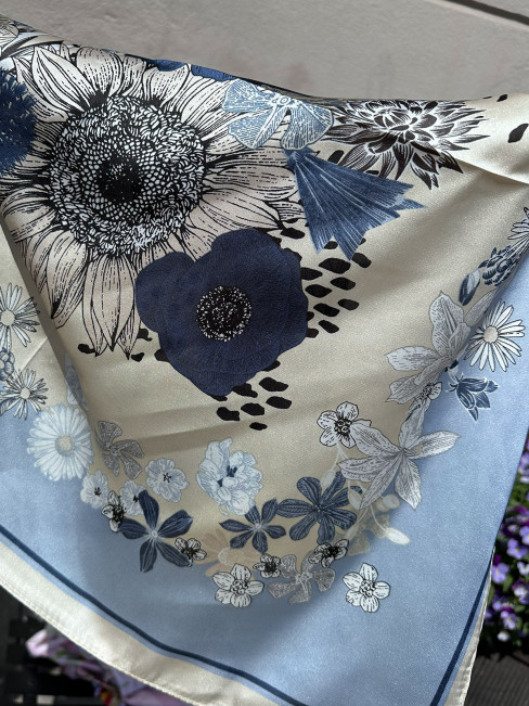Scarf blå blom från Marta du Chateau 2