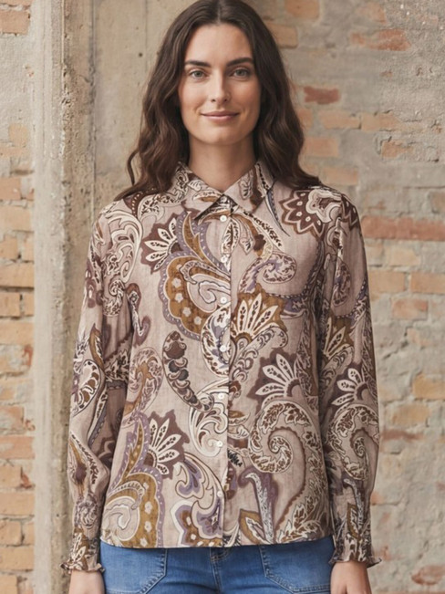 Blus Lotta brun paisley från Isay