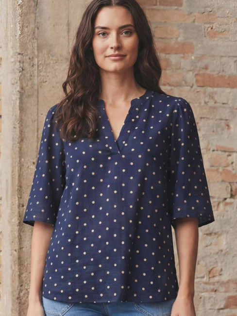 Blus Naomis marin/nougatprick från Isay