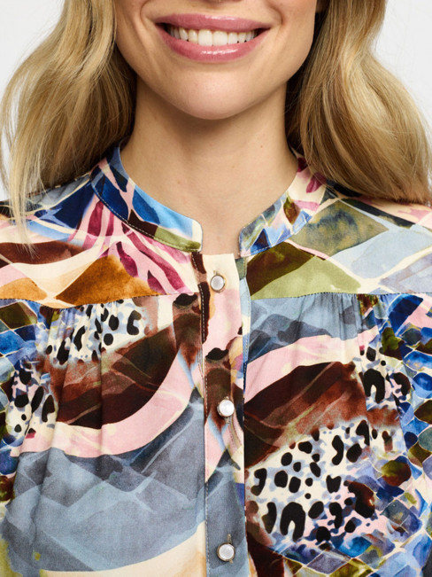 Blus Laura från 2-BIZ 2