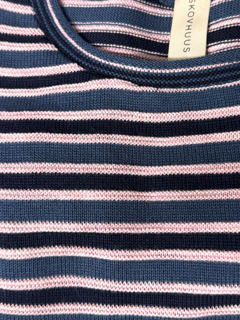 Finstickad tröja blå/rosa rand från Skovhuus 2
