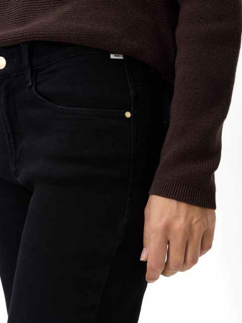 Byxa Maine svart denim från Brax 2